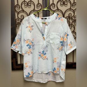 LOVEU.DEAR short sleeve floral vneck top